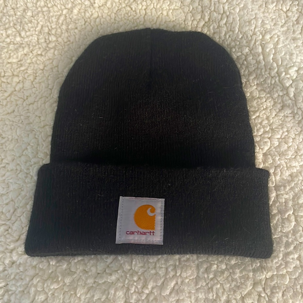 Black Carhartt beanie.